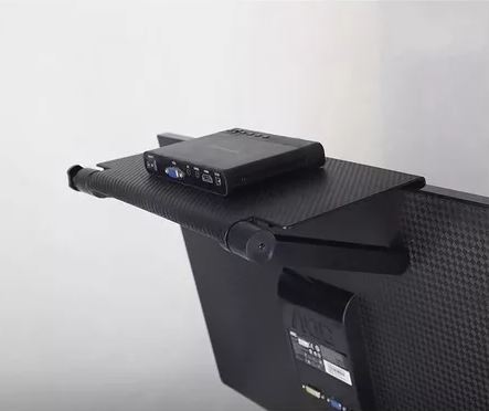 Estante ajustable para pantallas